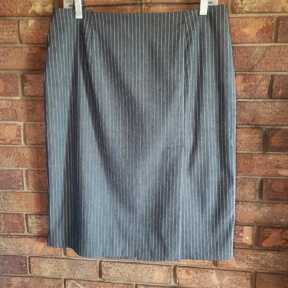 Ann Taylor Gray Pinstriped Lined Pencil Skirt w/Front Slit - Size 12 - Picture 4 of 10